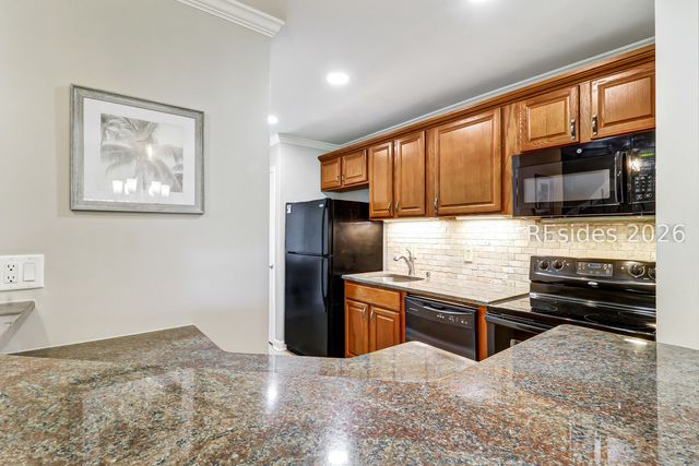 1 Gloucester Rd Apt 103, Hilton Head Island, SC 29928