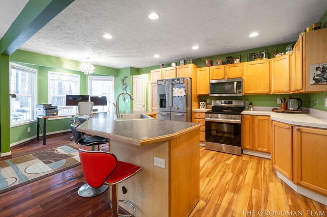 975 Songbird Lane, Holland, MI 49423