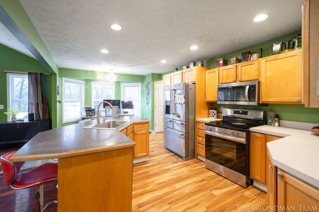 975 Songbird Lane, Holland, MI 49423