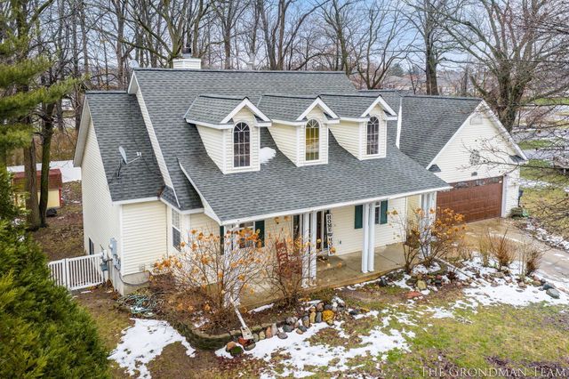 975 Songbird Lane, Holland, MI 49423