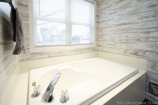 975 Songbird Lane, Holland, MI 49423