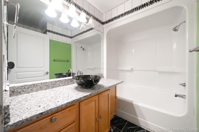 975 Songbird Lane, Holland, MI 49423