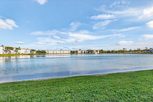 14096 Huntington Pointe Drive 404, Delray Beach, FL 33484