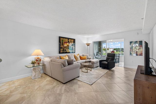 14096 Huntington Pointe Drive 404, Delray Beach, FL 33484