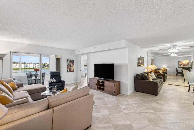 14096 Huntington Pointe Drive 404, Delray Beach, FL 33484