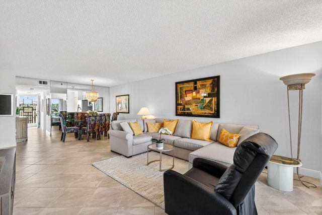 14096 Huntington Pointe Drive 404, Delray Beach, FL 33484