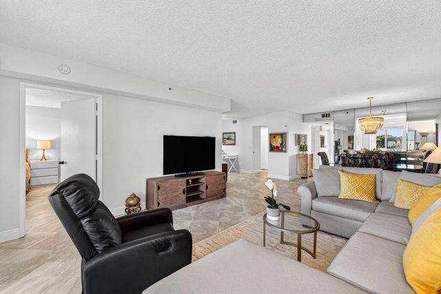 14096 Huntington Pointe Drive 404, Delray Beach, FL 33484