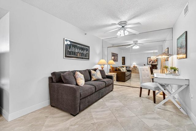 14096 Huntington Pointe Drive 404, Delray Beach, FL 33484