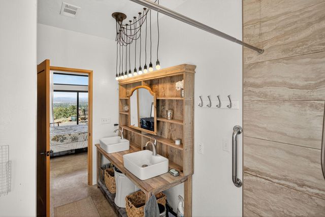 1873 Sundial Drive, Medford, OR 97501