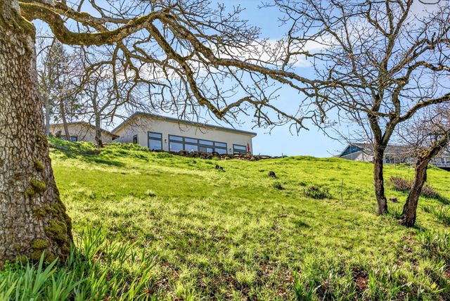 1873 Sundial Drive, Medford, OR 97501