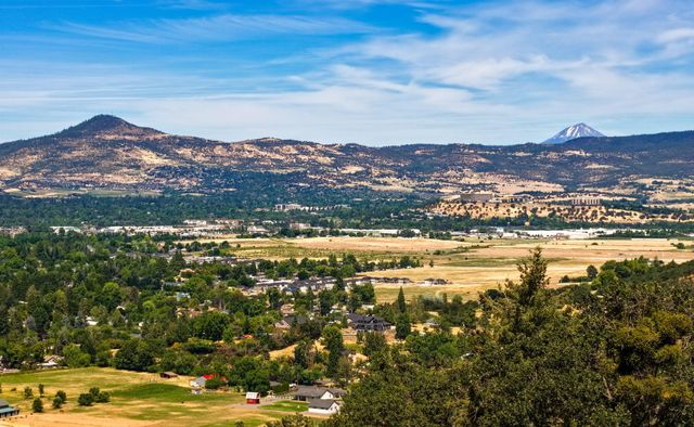 1873 Sundial Drive, Medford, OR 97501