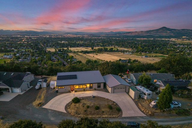 1873 Sundial Drive, Medford, OR 97501