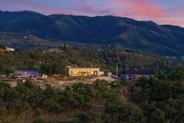 1873 Sundial Drive, Medford, OR 97501