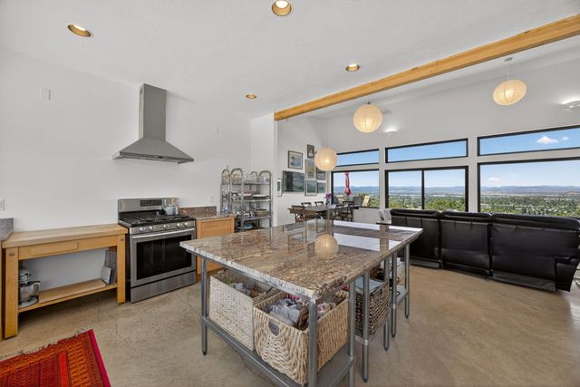 1873 Sundial Drive, Medford, OR 97501