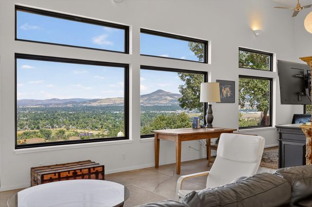 1873 Sundial Drive, Medford, OR 97501