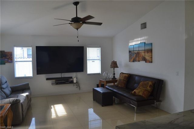 622 SE 10th AVE, Cape Coral, FL 33990