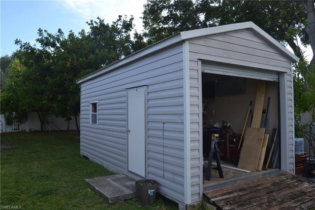 622 SE 10th AVE, Cape Coral, FL 33990