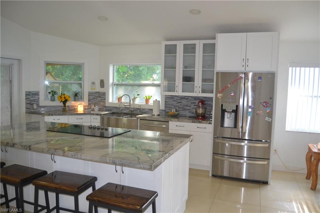 Image 12 of property listing at 622 SE 10th AVE, Cape Coral, FL 33990