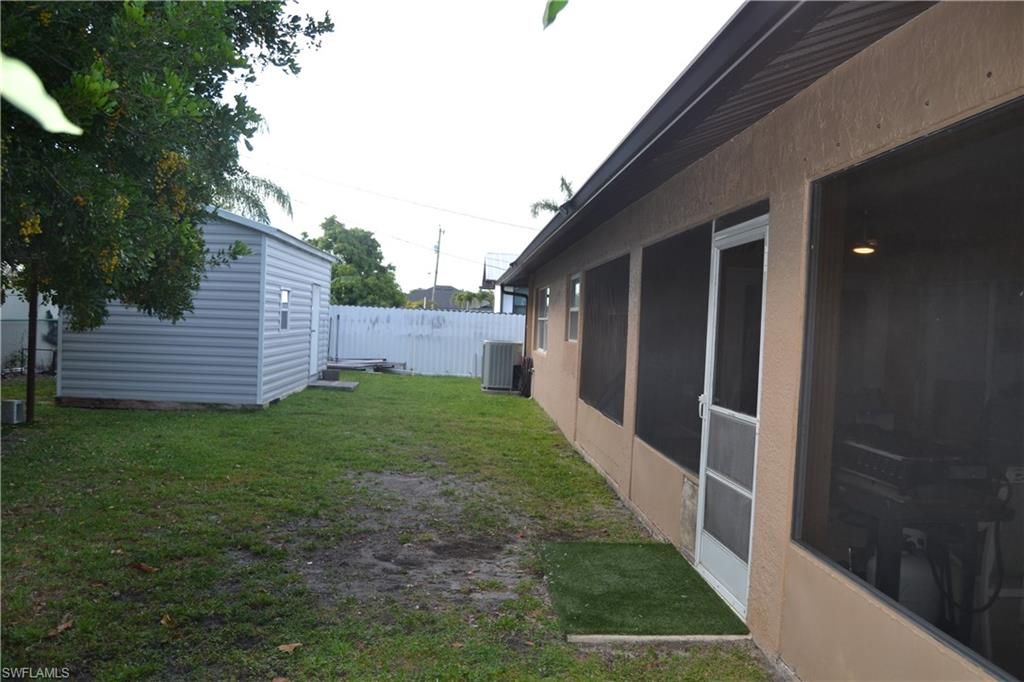 Image 28 of property listing at 622 SE 10th AVE, Cape Coral, FL 33990