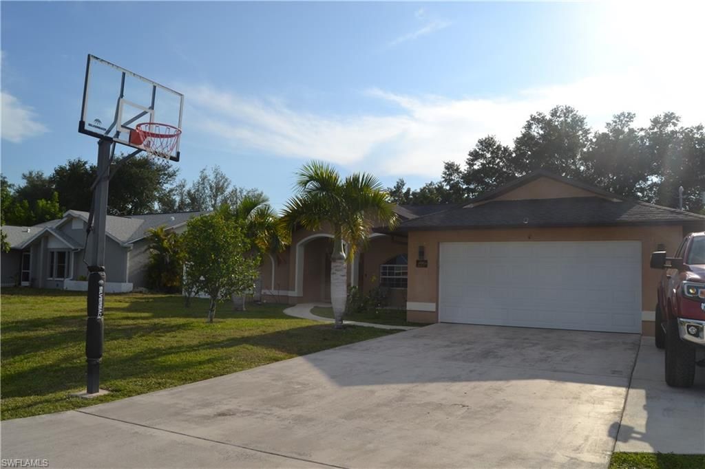 Image 39 of property listing at 622 SE 10th AVE, Cape Coral, FL 33990