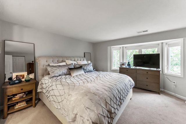 18 Westcliff Dr 18, Plymouth, MA 02360