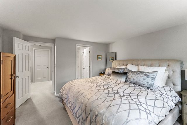 18 Westcliff Dr 18, Plymouth, MA 02360