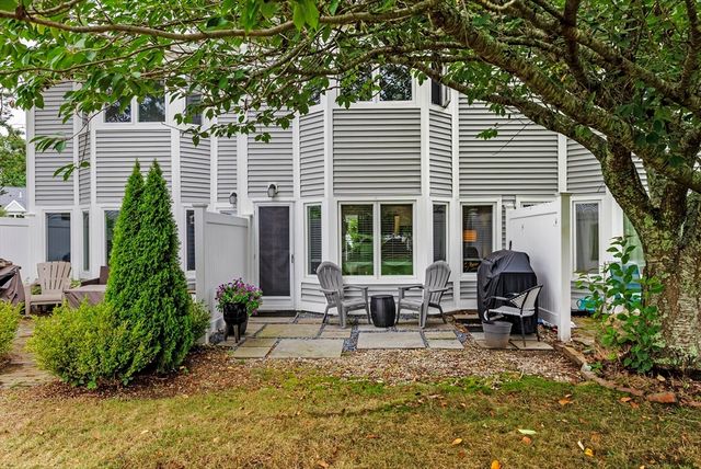 18 Westcliff Dr 18, Plymouth, MA 02360