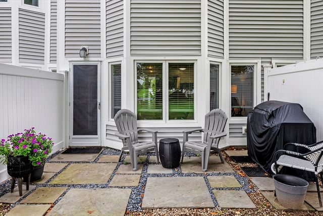 18 Westcliff Dr 18, Plymouth, MA 02360