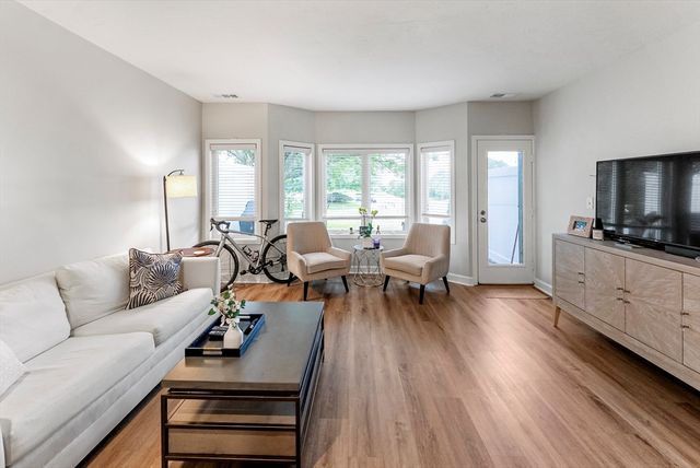 18 Westcliff Dr 18, Plymouth, MA 02360