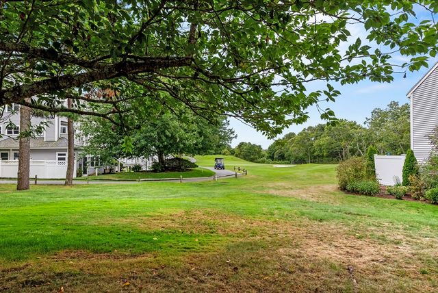 18 Westcliff Dr 18, Plymouth, MA 02360