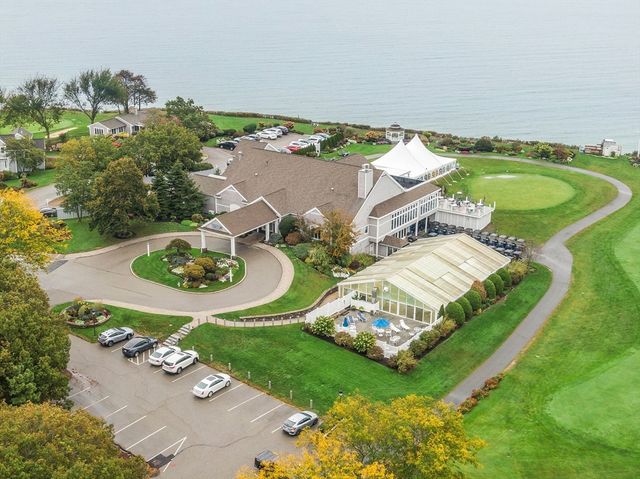 18 Westcliff Dr 18, Plymouth, MA 02360