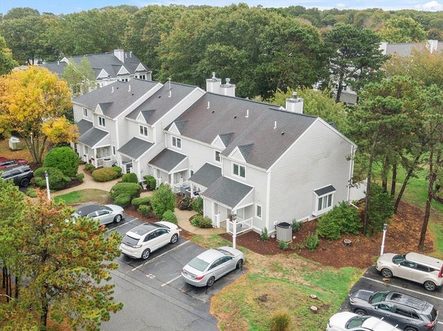 18 Westcliff Dr 18, Plymouth, MA 02360