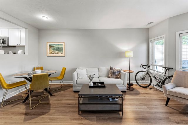 18 Westcliff Dr 18, Plymouth, MA 02360