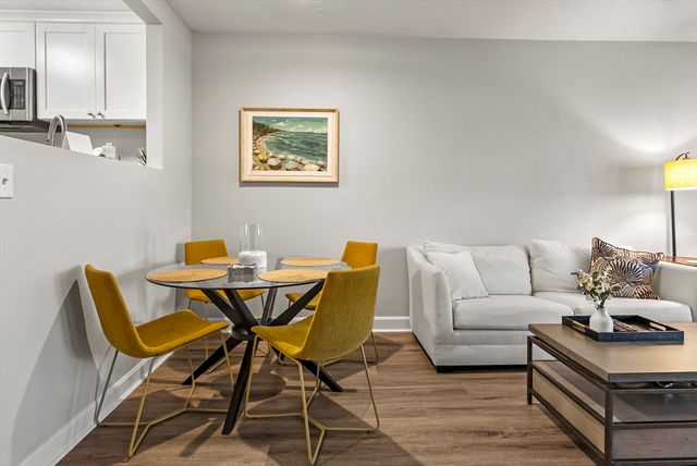 18 Westcliff Dr 18, Plymouth, MA 02360