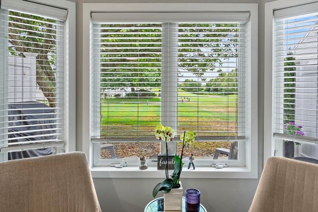 18 Westcliff Dr 18, Plymouth, MA 02360