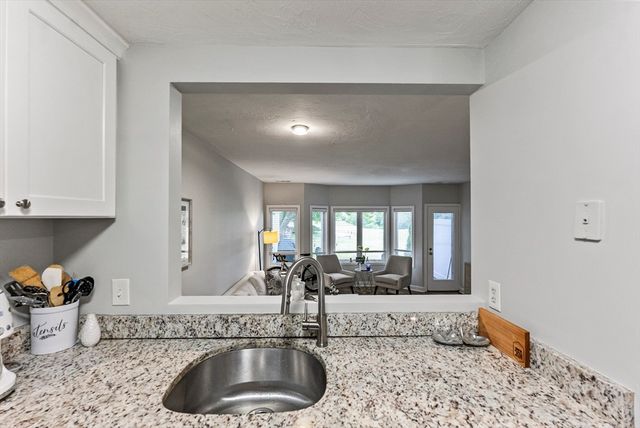 18 Westcliff Dr 18, Plymouth, MA 02360