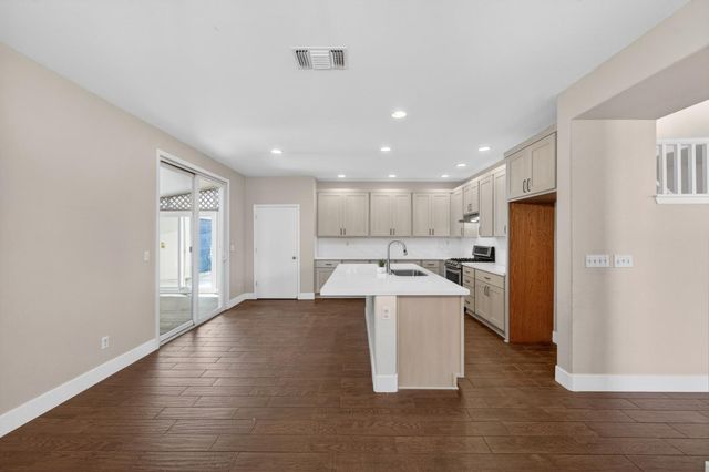 7701 Tamarindo Bay Dr, Sacramento, CA 95828