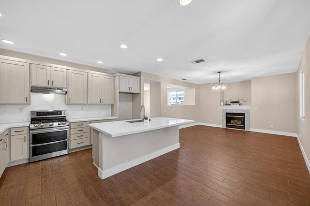 7701 Tamarindo Bay Dr, Sacramento, CA 95828