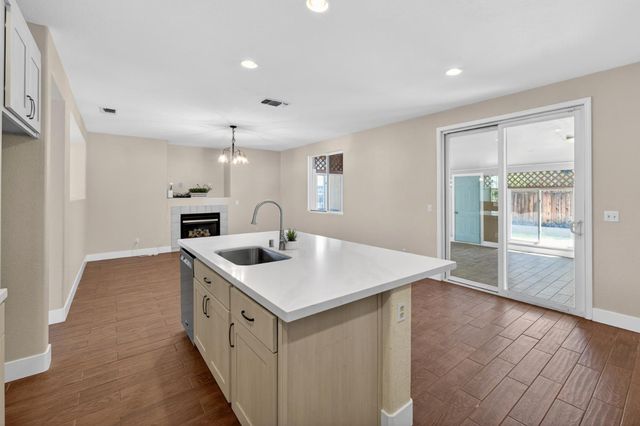 7701 Tamarindo Bay Dr, Sacramento, CA 95828