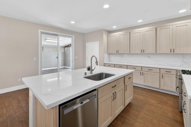 7701 Tamarindo Bay Dr, Sacramento, CA 95828