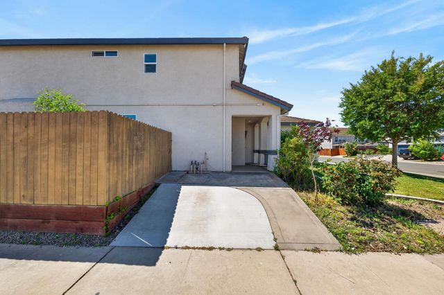 7701 Tamarindo Bay Dr, Sacramento, CA 95828