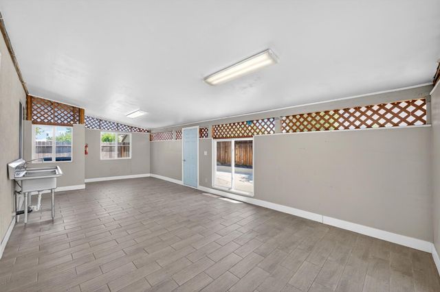 7701 Tamarindo Bay Dr, Sacramento, CA 95828