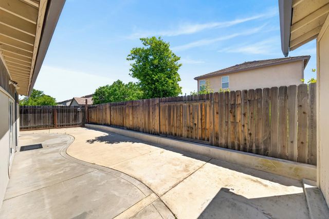7701 Tamarindo Bay Dr, Sacramento, CA 95828