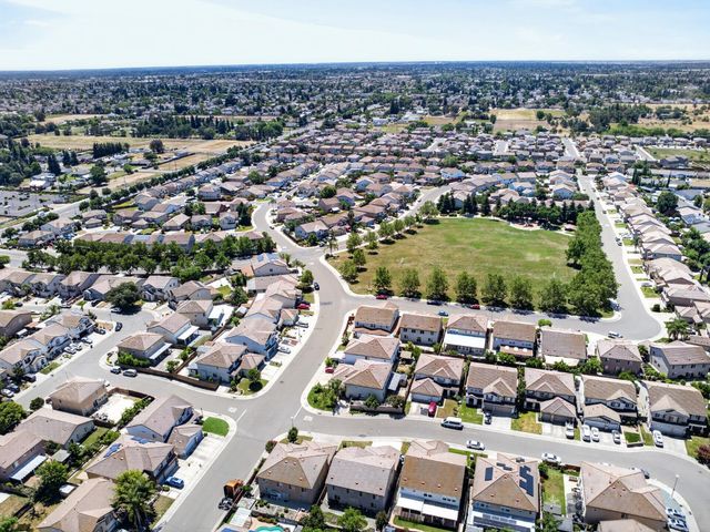 7701 Tamarindo Bay Dr, Sacramento, CA 95828
