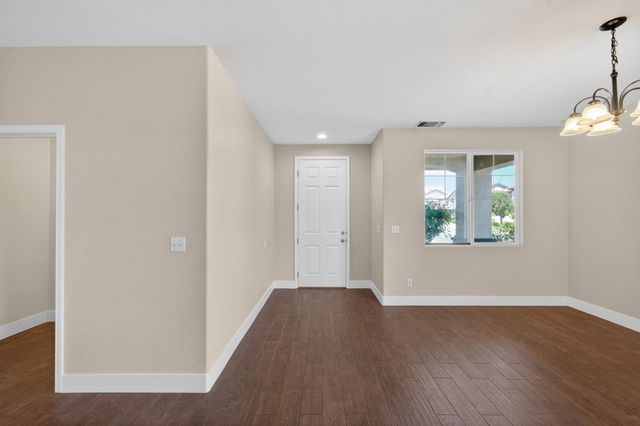 7701 Tamarindo Bay Dr, Sacramento, CA 95828