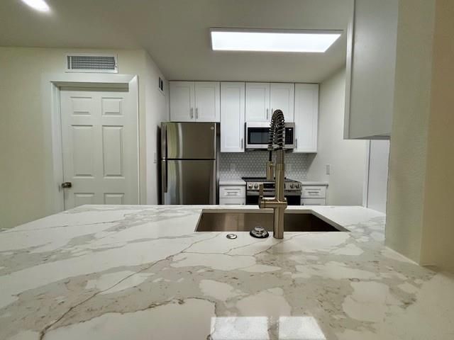2121 Fountain View Drive 83, Houston, TX 77057