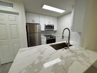 2121 Fountain View Drive 83, Houston, TX 77057