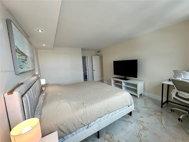 16558 NE 26th Avenue 5D, North Miami Beach, FL 33160