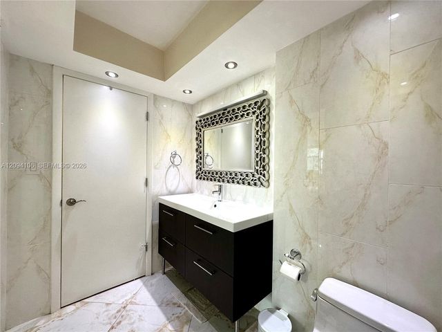 16558 NE 26th Avenue 5D, North Miami Beach, FL 33160