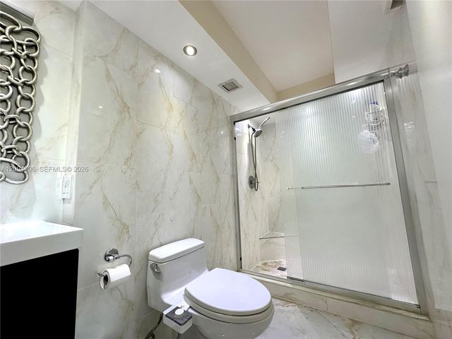 16558 NE 26th Avenue 5D, North Miami Beach, FL 33160